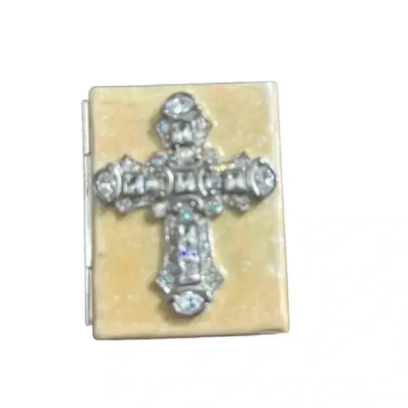 JAY STRONGWATER CROSS FOLDING PHOTO FRAME
5025 - Picture 1 of 4